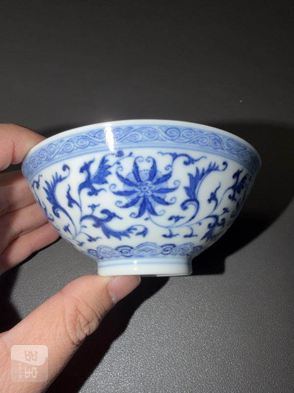 清雍正 青花缠枝西番莲纹茶圆 - 图6